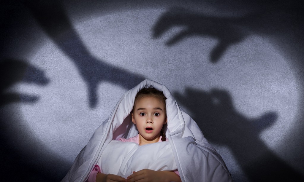 Girl_Scared_Shadows